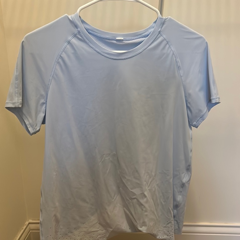 lululemon size 4 t-shirt baby blue